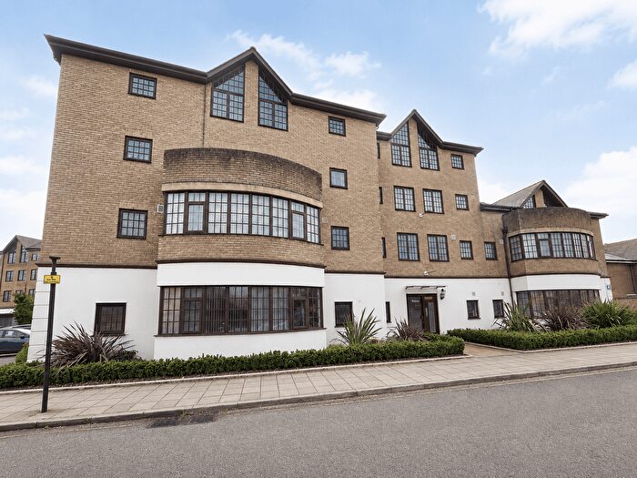 2 Bedroom Flat To Rent In Windmill Avenue, Southall, UB2