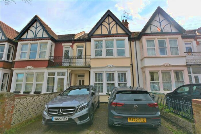 2 Bedroom Flat To Rent In Shaftesbury Avenue, Southend-On-Sea, SS1