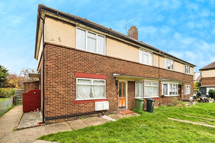2 Bedroom Maisonette For Sale In Pavet Close, Dagenham, RM10