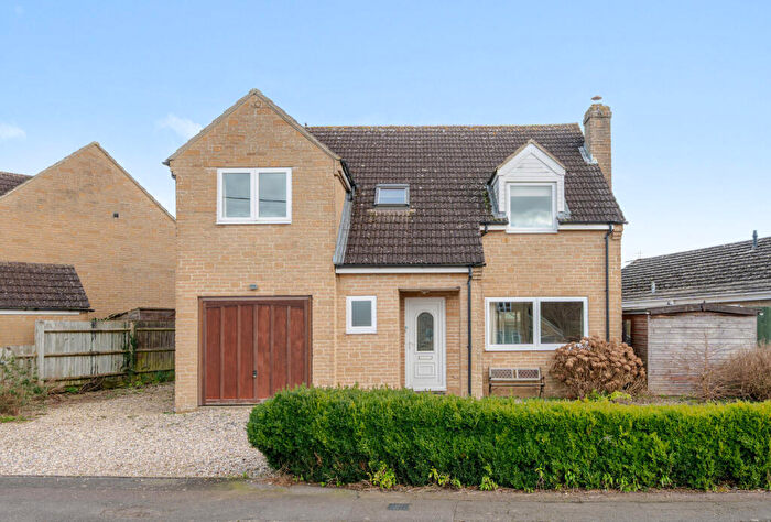 3 Bedroom Detached House For Sale In The Crescent, Carterton, Oxfordshire, OX18
