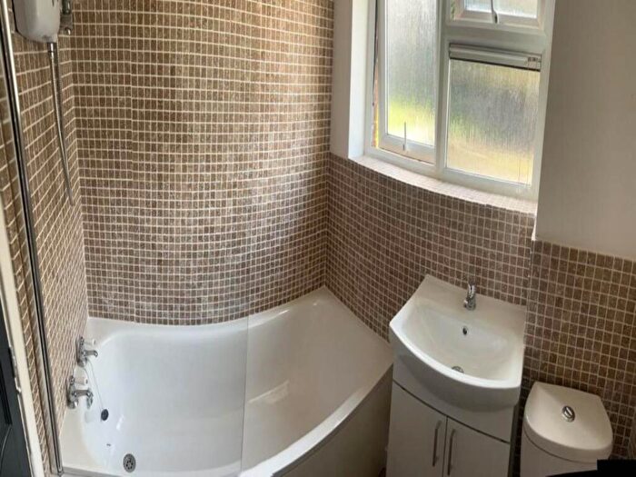 1 Bedroom Flat To Rent In Turnsteads Drive, BD19