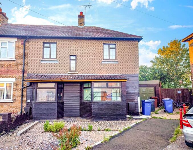 3 Bedroom Semi-Detached House For Sale In Lisle Place, Grays, RM17