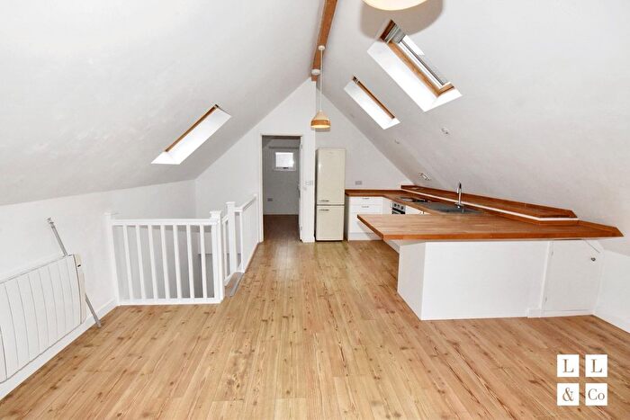 2 Bedroom Flat To Rent In Polwhaveral Terrace, Falmouth, TR11