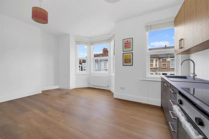 4 Bedroom Flat To Rent In Pine Road, London, NW2