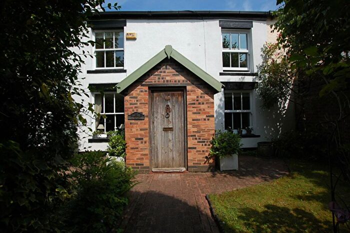 4 Bedroom End Of Terrace House For Sale In Kings Road, Ashton-under-Lyne, Greater Manchester, OL6