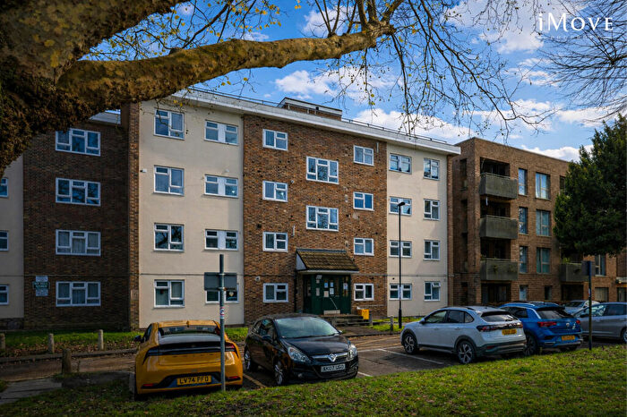 2 Bedroom Apartment For Sale In Church Road, London, SE19