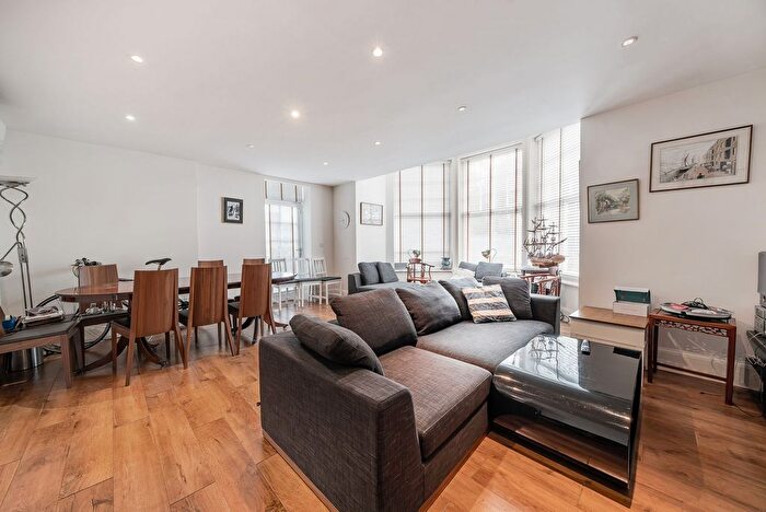 2 Bedroom Link Detached House For Sale In Parkview Way, Epsom, KT19
