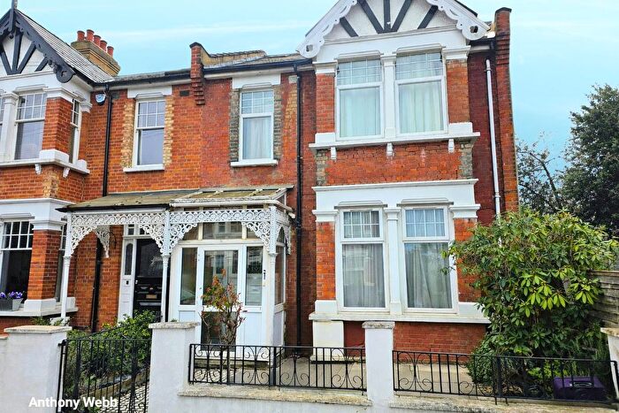 1 Bedroom Flat To Rent In Belsize Avenue, Palmers Green, N13