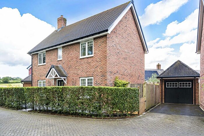 3 Bedroom Detached House For Sale In Melrose Close, Farnham, Surrey, GU9