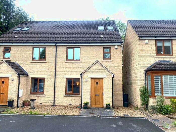 4 Bedroom Semi-Detached House For Sale In Kingsfield Close, BS30