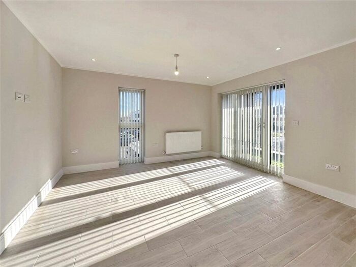 2 Bedroom Apartment To Rent In Reddington Drive, Slough, Buckinghamshire, SL3