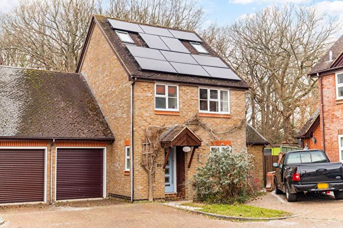 5 Bedroom Link Detached House For Sale In Field Walk, Smallfield, RH6