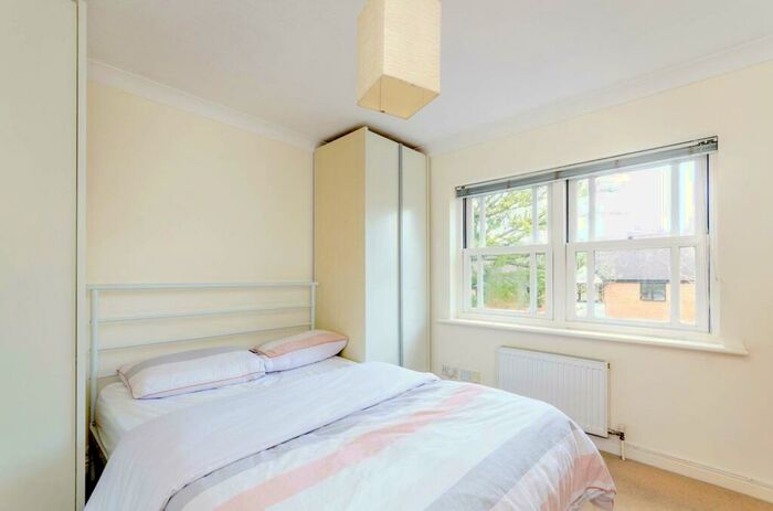 1 Bedroom Flat To Rent In St Lukes Square, Guildford, GU1