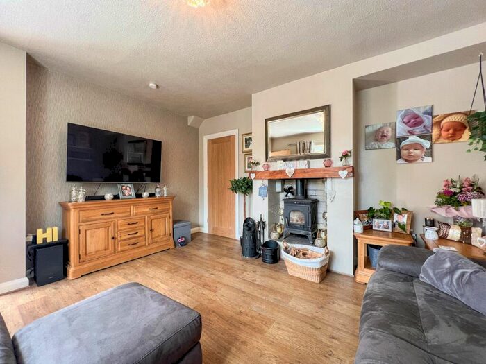 3 Bedroom Terraced House For Sale In Grasscroft Road, Honley, Holmfirth, HD9