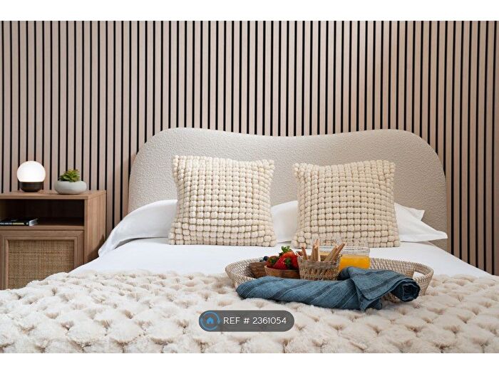 Studio To Rent In Kingsland Road, London, E2