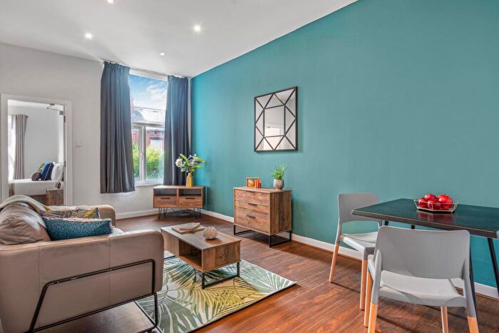 2 Bedroom Flat To Rent In Hyde Park Road, Leeds, LS6