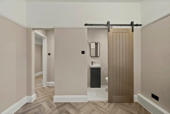 3 Bedroom Flat To Rent In Richmond Hill, Bournemouth, BH2