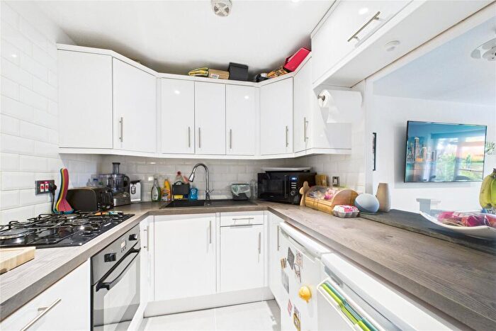 2 Bedroom House For Sale In Froxfield Down, Bracknell, Berkshire, RG12
