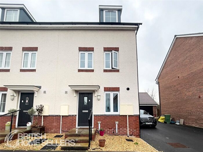 3 Bedroom Semi Detached House For Sale In Maurice Shill Close, Great Oldbury, Stonehouse, Gloucestershire, GL10