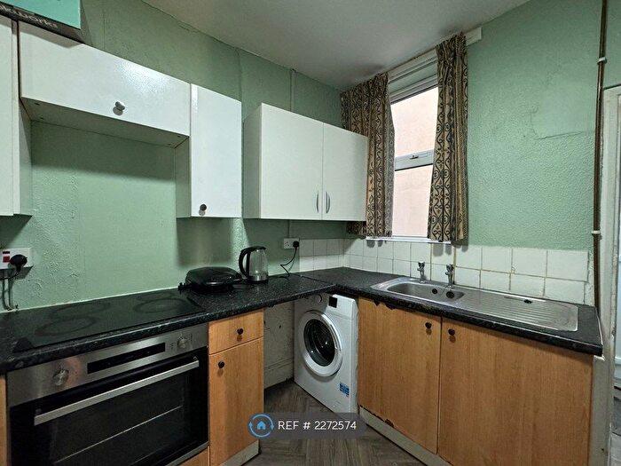 1 Bedroom Flat To Rent In Loughborough Road, West Bridgford, Nottingham, NG2