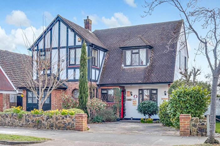 3 Bedroom Detached House For Sale In Burlescoombe Road, Thorpe Bay, SS1
