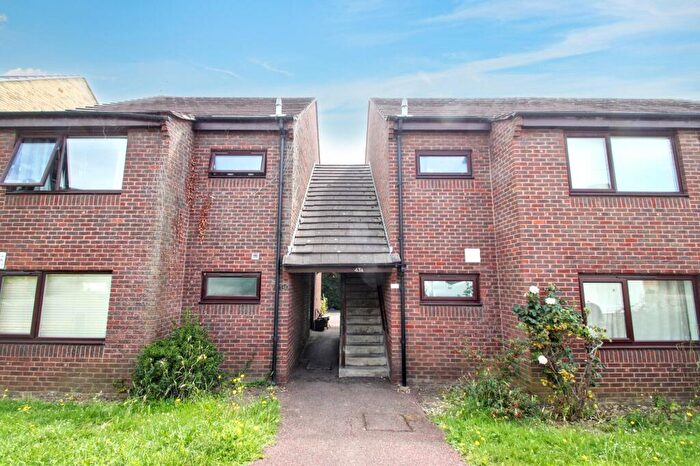 1 Bedroom Flat For Sale In West Grove, Woodford Green, IG8