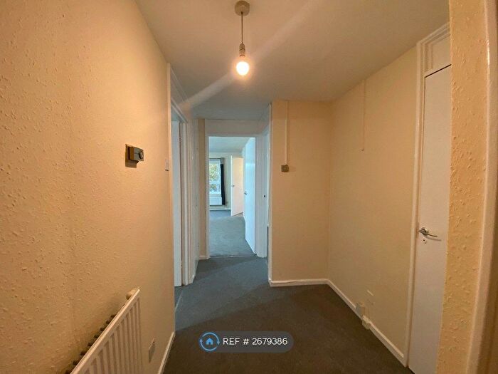 2 Bedroom Flat To Rent In Tenby Close, Cambridge, CB1