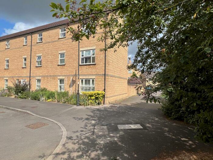 2 Bedroom Flat To Rent In Buzzard Road, Calne, SN11