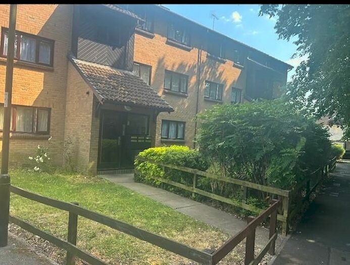 1 Bedroom Flat To Rent In Sycamore Close, London, N9