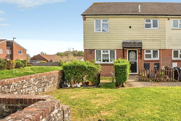 3 Bedroom Semi-Detached House For Sale In Bluebell Close, Waterlooville, Hampshire, PO7