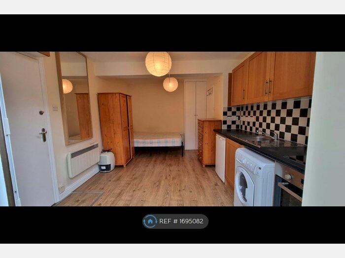Studio To Rent In Banstock Road, Edgware, HA8