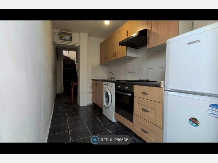 2 Bedroom Flat To Rent In Dawley Road, Hayes, UB3