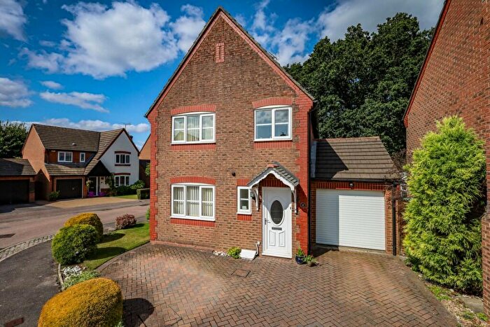 3 Bedroom Detached House For Sale In Upper Mount, Liss, Hampshire, GU33