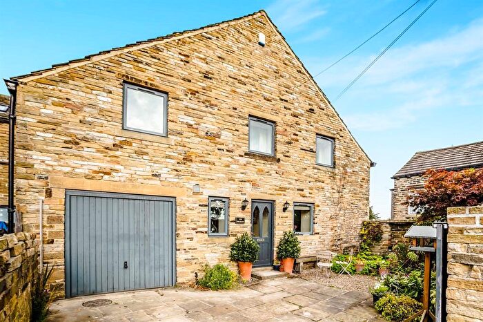 5 Bedroom Detached House To Rent In East Street, Lindley, HD3