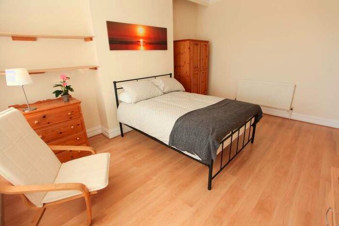 6 Bedroom Terraced House To Rent In Ventnor Road, L15 4jf,