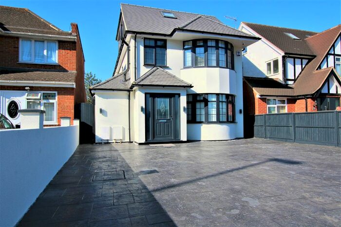 7 Bedroom Detached House To Rent In London Road, Langley, Slough, SL3