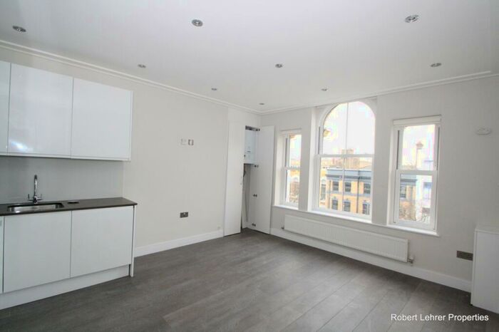 3 Bedroom Flat To Rent In Holloway Road, Upper Holloway, N7