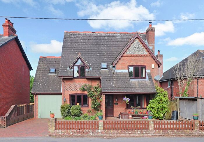 4 Bedroom Detached House For Sale In Upham Street, Upham, SO32