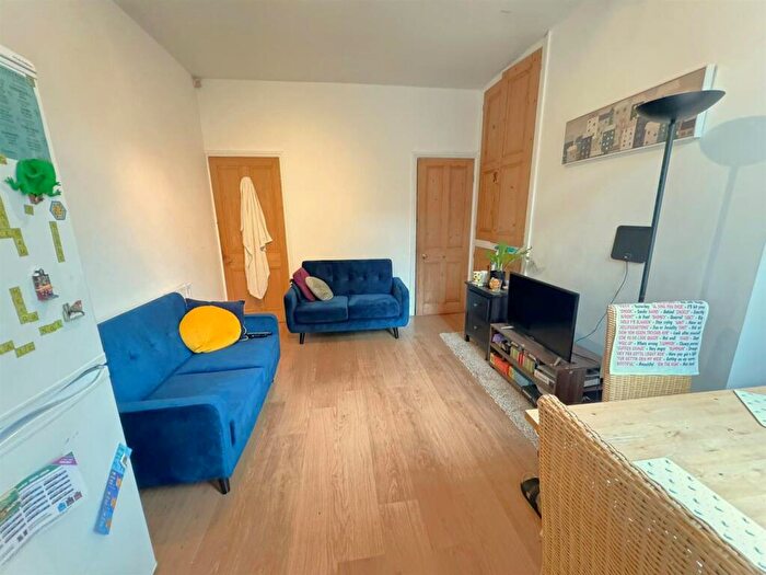 3 Bedroom House To Rent In Warwick Street, Sheffield, S10