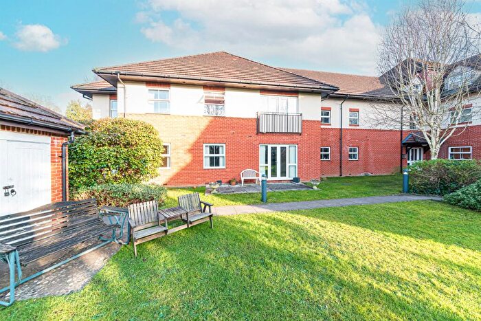 2 Bedroom Apartment To Rent In Pinewood Avenue, Crowthorne, RG45