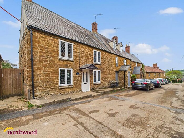 2 Bedroom Cottage For Sale In Park Lane, North Newington, OX15