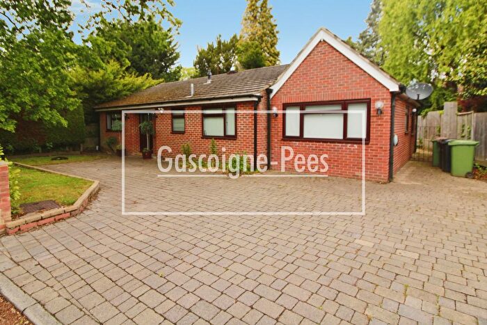 4 Bedroom Bungalow To Rent In Grangemount, Leatherhead, KT22