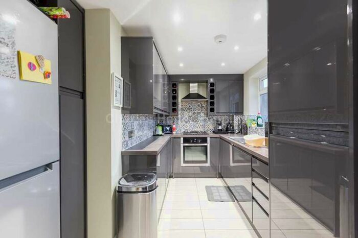 2 Bedroom Apartment To Rent In Grange Gardens, Southgate, N14