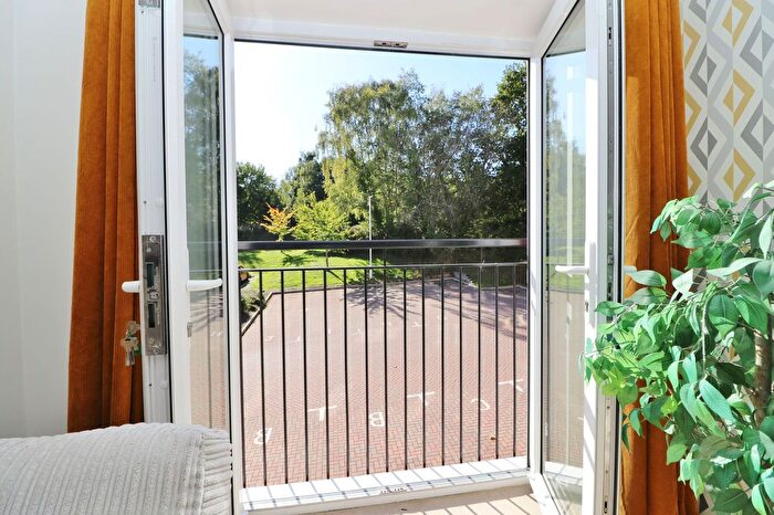 1 Bedroom Flat For Sale In Hellyar Rise, Hedge End, SO30