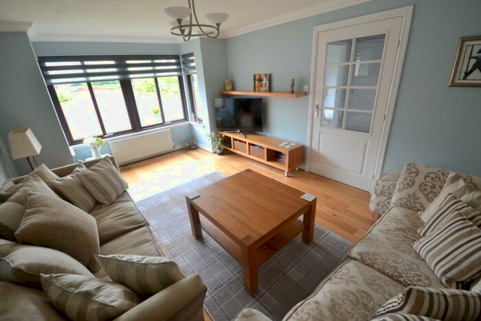 4 Bedroom Detached House For Sale In Greenfinch Avenue, G68