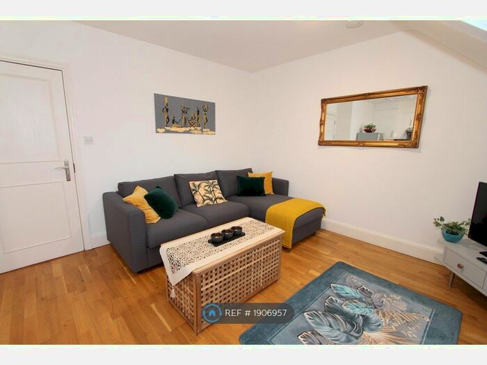 1 Bedroom Terraced House To Rent In Birkbeck Road, London, W3