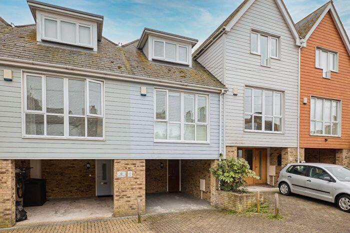 3 Bedroom Terraced House For Sale In The Pathway, Broadstairs, CT10