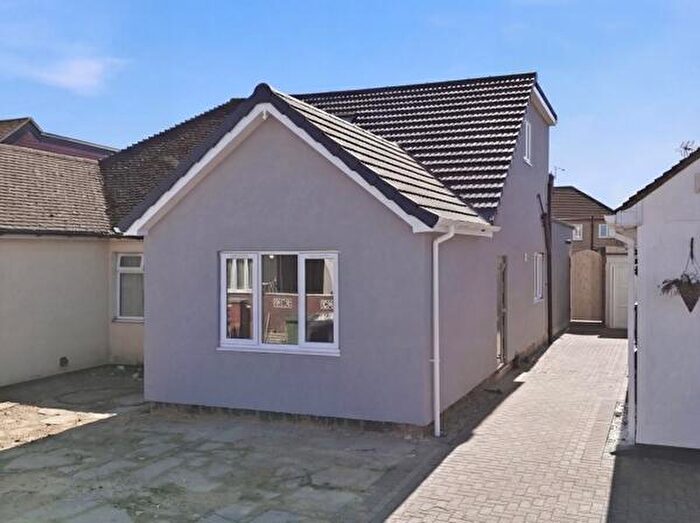 4 Bedroom Bungalow For Sale In Purland Close, Dagenham, RM8