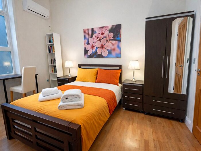 3 Bedroom Flat To Rent In Cromwell Road, London, SW7