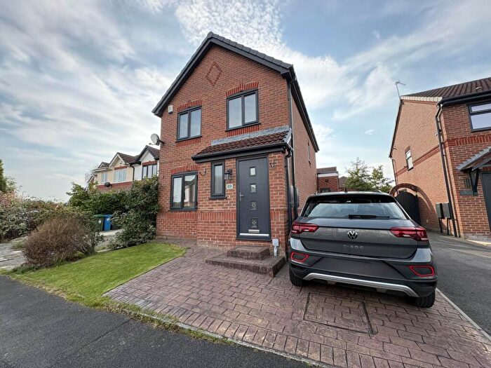 3 Bedroom Detached House For Sale In Cairnwell Road, Chadderton, Oldham, OL9